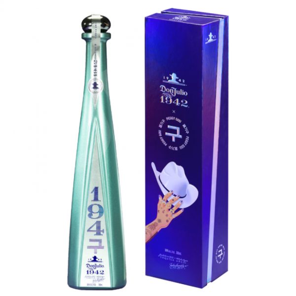 Ανακαλύψτε τη συλλεκτική Don Julio 1942 Peggy Gou 700ml, την premium Añejo τεκίλα με την πλούσια γεύση σοκολάτας και βανίλιας σε μια μοναδική φιάλη.